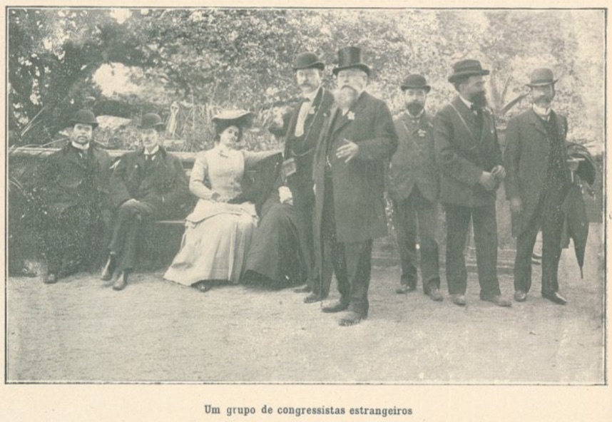 Um Grupo de congressistas estrangeiros