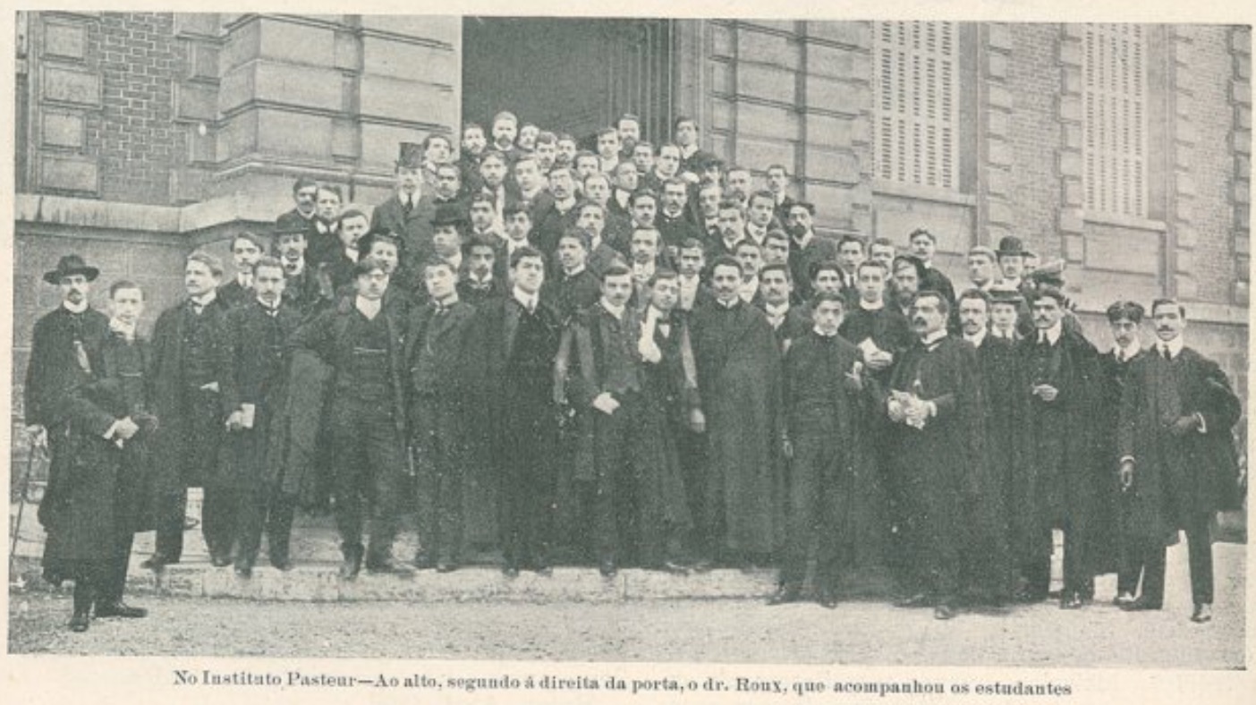 Vista de estudantes portugueses ao Instituto Pasteur